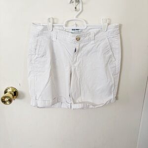 5/$25 Old Navy Women's White Bermudas shorts size 4